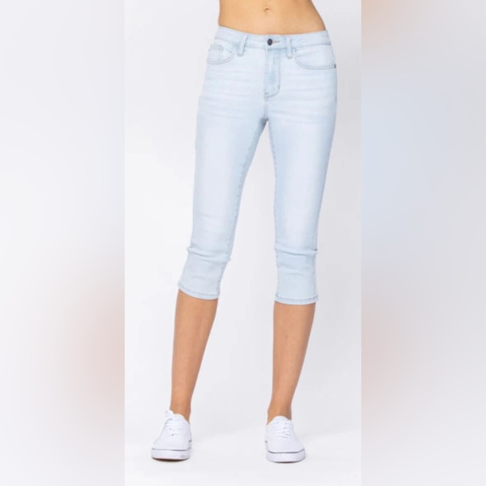 Judy Blue Light Wash Non Distressed Capri Jeans